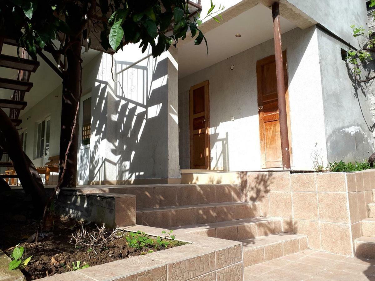 Inzhir Guest House New Athos Buitenkant foto
